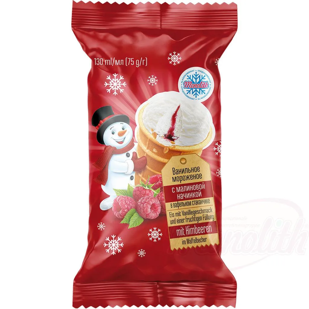 Glace au goût de vanille avec un remplissage fruité de framboises dans un gobelet gaufré